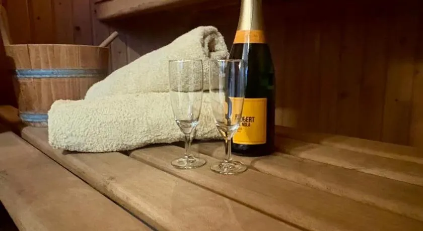 Private stay with sauna and bicycles - Image 1