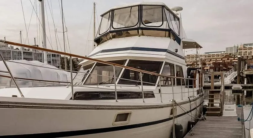 2BR Spacious & Comfy 43' Yacht - Heat & AC - On the Freedom Trail - Best Nights Sleep - Image 1