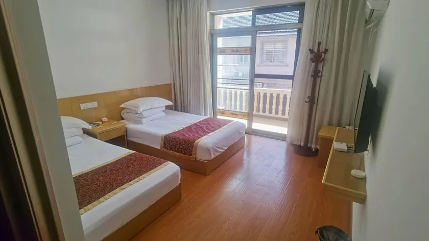 Sanmenxia Yi Homestay - Image 1