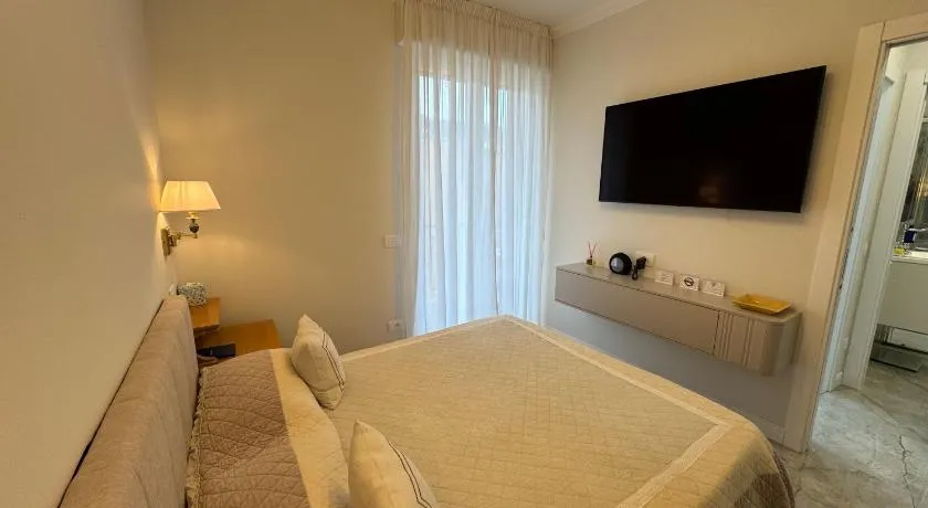 Luxury House Riviera - Image 1