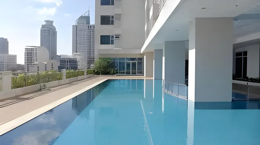 Staycation in Manila (2 min. walk to Robinson's) - Image 1