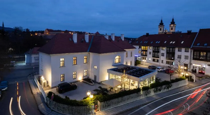 1552 Boutique Hotel - Image 1