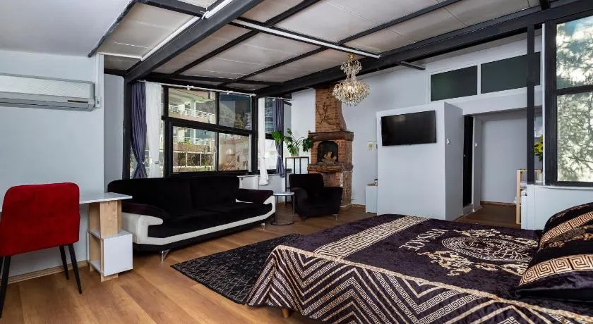 8 Rooms House - Image 1
