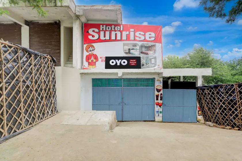 SPOT ON by OYO Hotel Sunrise - Image 1