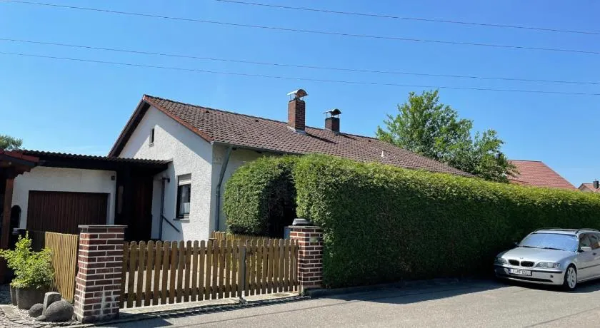 Bungalow in ruhiger Siedlung mit Terrasse und Stellplatz - Image 1