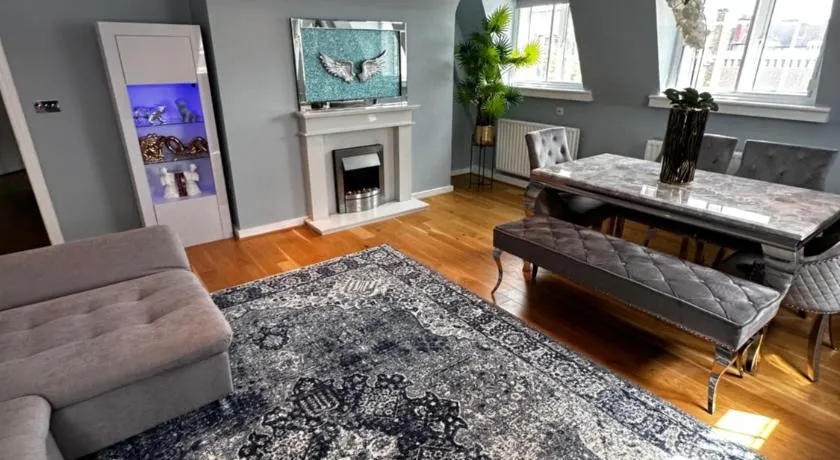 One bedroom flat in Chelsea - Image 1