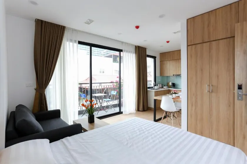 Quiet Hoang Quoc Viet Hotel & apartment - Image 1
