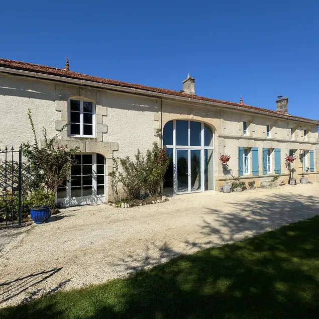 Lovely 4 bed gite with pool, sleeps 10 - Image 1