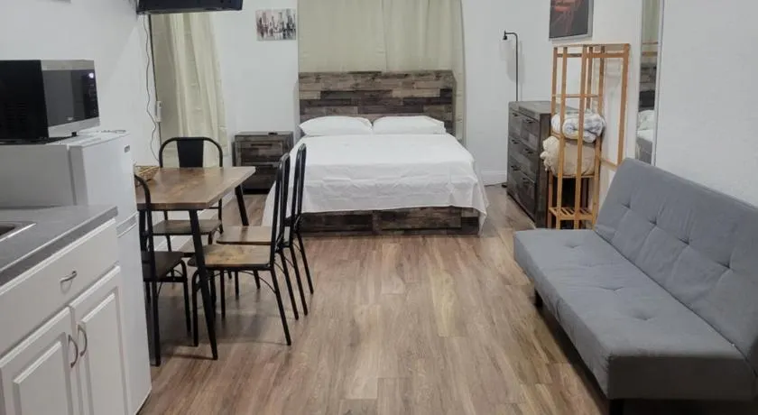 Charming Private Studio,Full Amenities, Great Location - Image 1