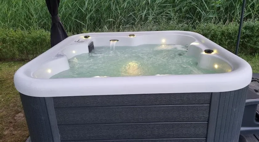 Woning met jacuzzi in grote tuin - Image 1