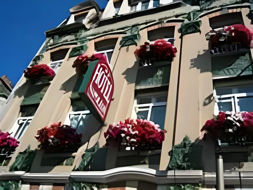 Hotel Napoléon - Image 1