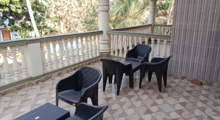 Private Room in Independent Villa - Image 1