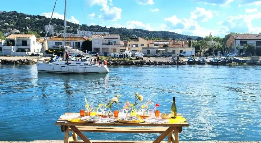 LE BARREUR Maison Authentique Setoise La pointe Courte, Bord de Mer, Climatisee, Parking gratuit pro - Image 1