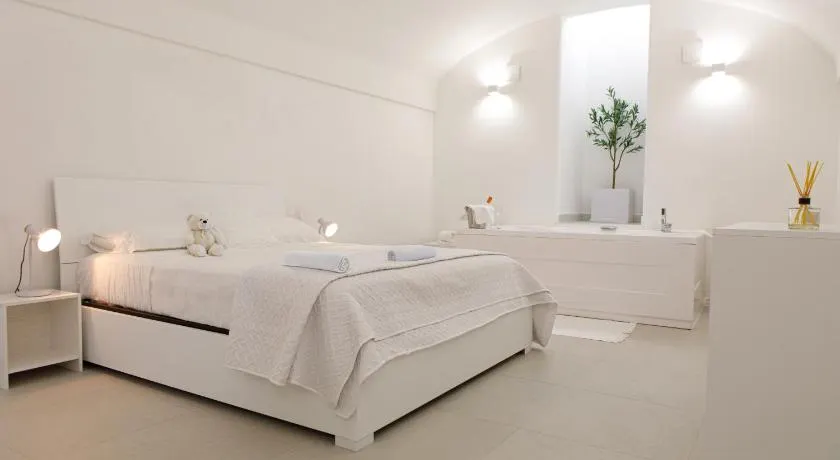 Suite tra Travi Antiche & Idromassaggio - Lusso Moderno nel Cuore di Terracina - 10' dal Mare - Wifi - Image 1