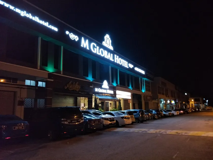 M GLOBAL HOTEL - Image 1
