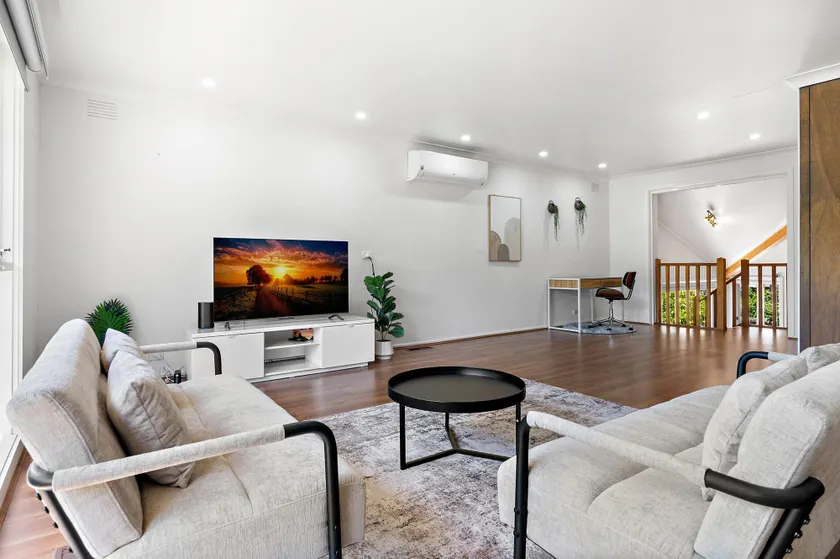 Spacious 4-Bed House with Garden in Doncaster - Image 1