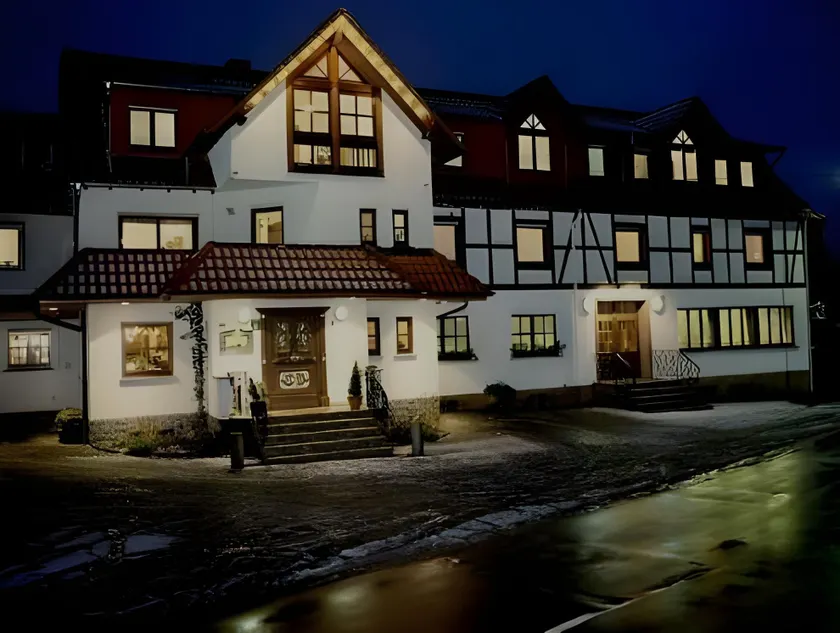 Deutsches Haus Hotel Restaurant Gastwirtschaft Biergarten am Radweg Bermuthshain - Image 1