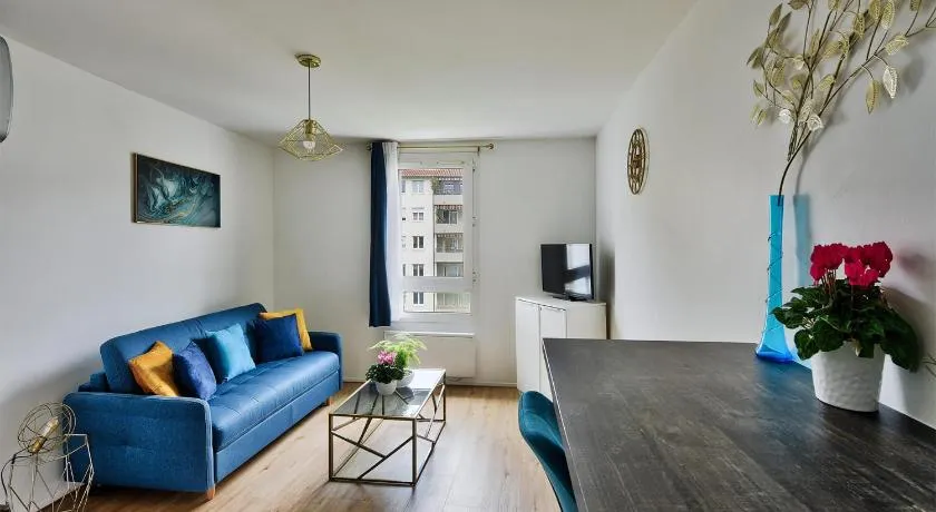 "Monplaisir", parking, espace de travail avec wifi, proximité commerces, gare, Université Lyon 3 , Tram T2, T4 et C25, idéal voyages d'affaires et tourisme - Image 1