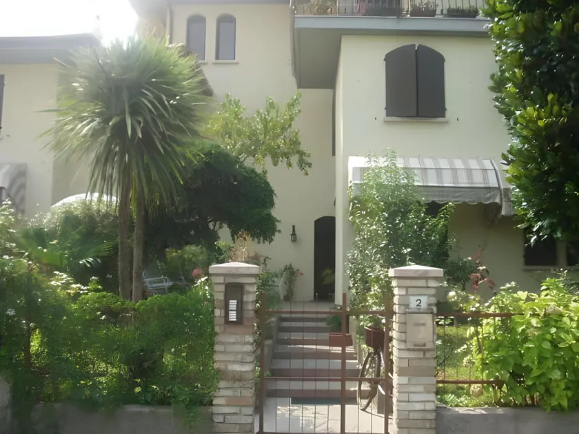 Spacieux appartement de trois pièces JOLLY équipé de tout le confort, avec jardin et terrasse. - Image 1