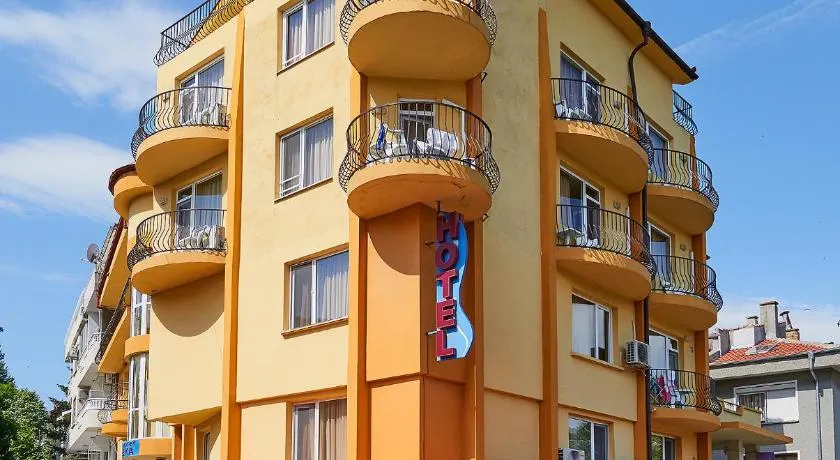 Peneka Hotel - Image 1