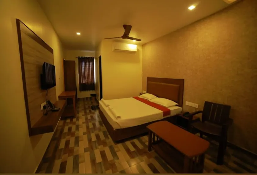 Hotel Sri Gowri Shankar Boarding & Lodging - Image 1