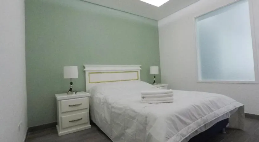 Casa moderna equipada como hotel Habitacion 3 - baño afuera de la habitación - Image 1