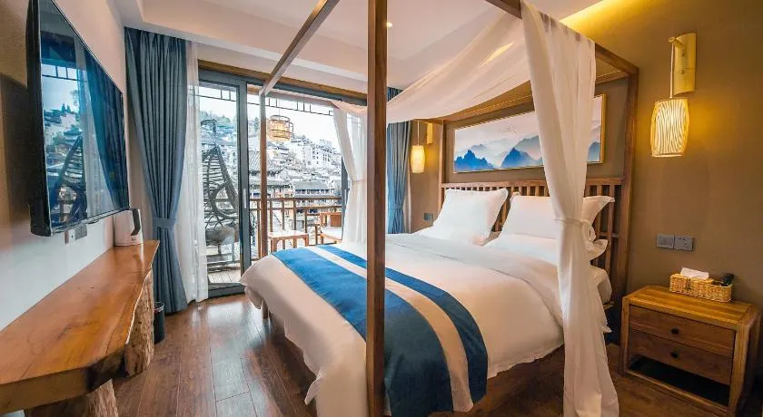 Fenghuang Sulv Yunzhu River View Homestay - Image 1
