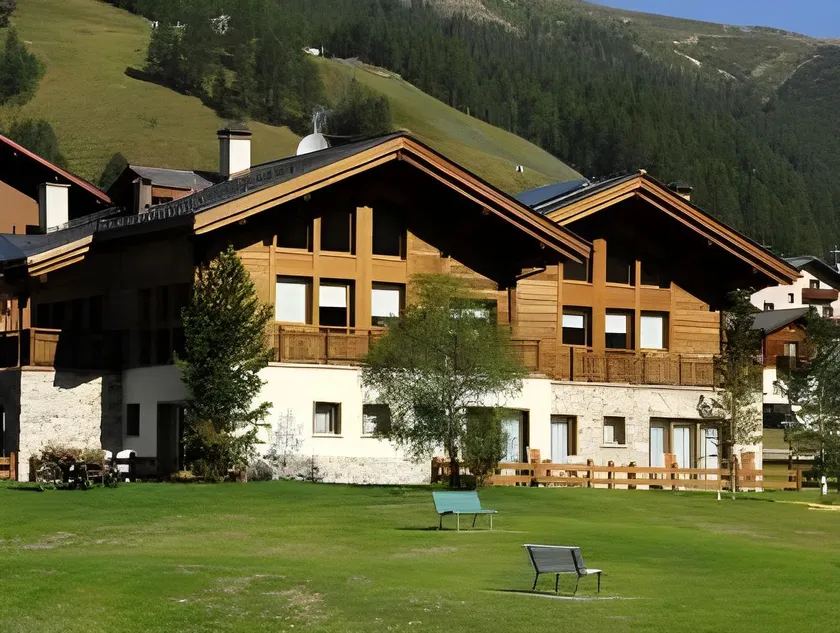 Paradise Lodge - Image 1