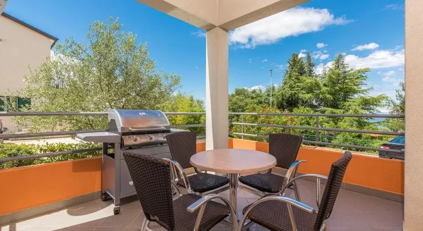 Apartamento vacacional con terraza y barbacoa - Image 1