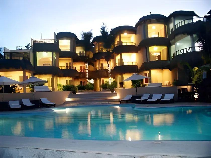 Hotel Playa La Media Luna - Image 1