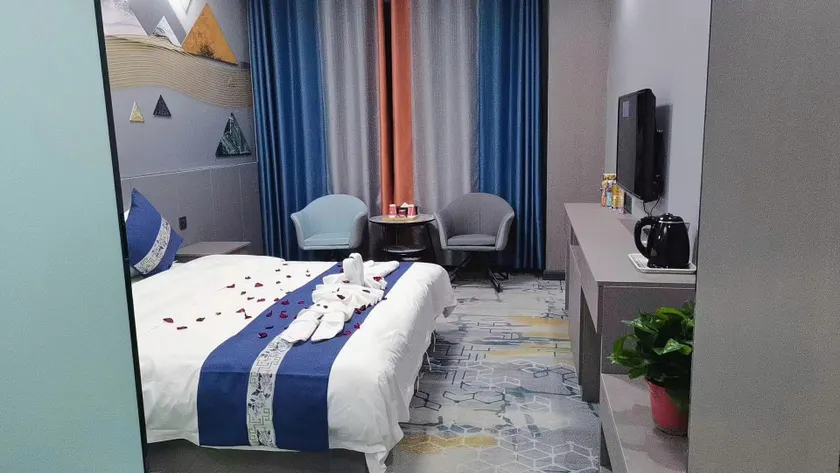 Rongxiang Business Hotel - Image 1
