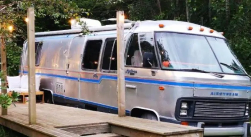 Glamping 1970 American Airstream motorhome - Image 1