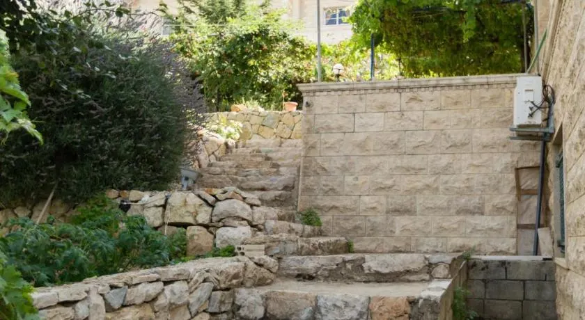 Mresty Guest House - Image 1