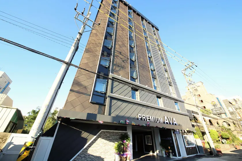 Premium Ava Hotel - Image 1