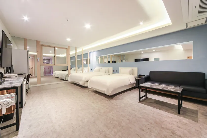 Ulsan Jinjangdong Premier - Image 1