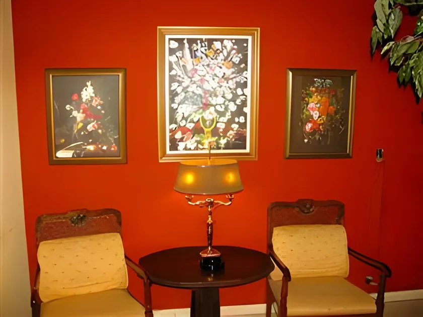 Nicola Hotel - Image 1