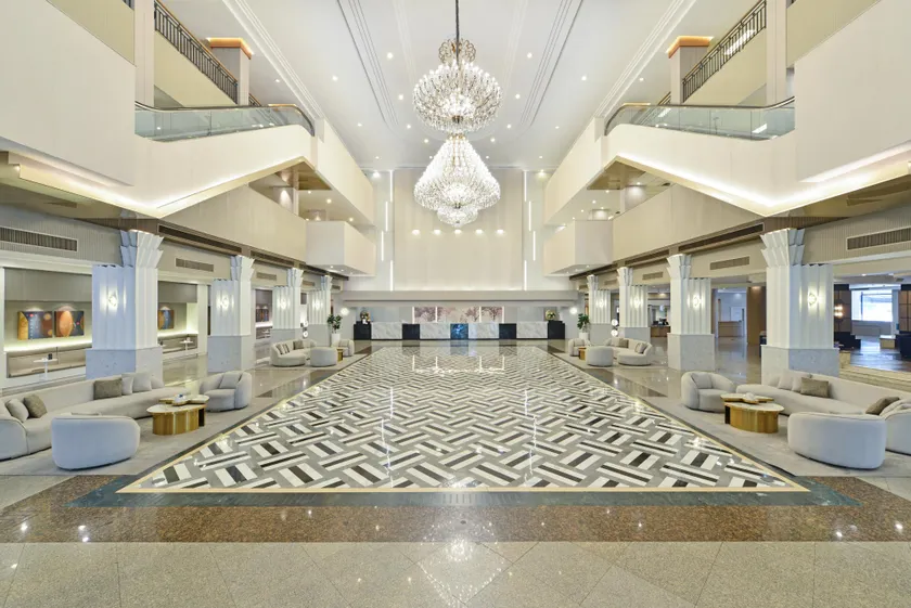 Twin Towers Hotel - Image 1