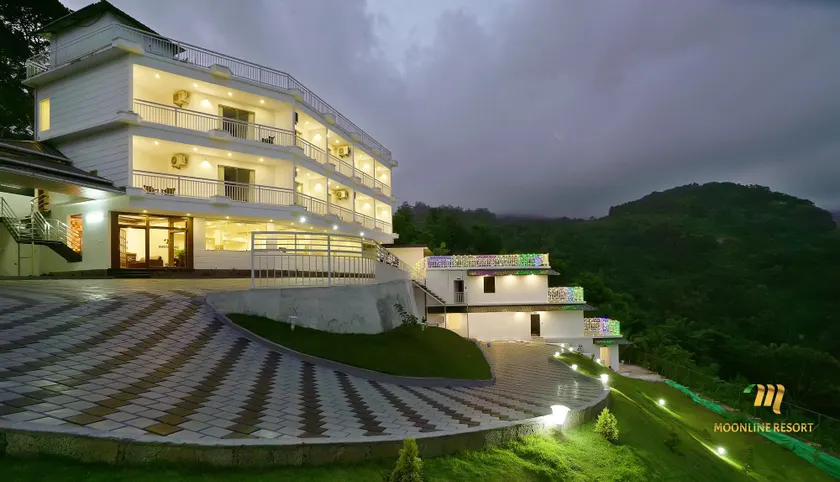 Moonline Resort - Image 1