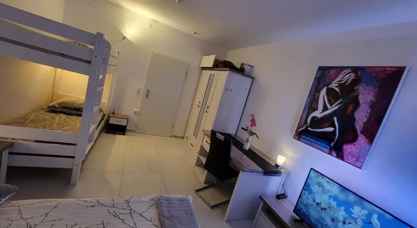 3 WG-geeignete Zimmer zur Selbstverpflegung - Image 1