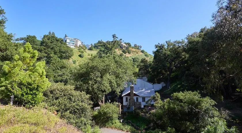 Malibu Home in Enchanting Hills 5 min from the beach - Image 1