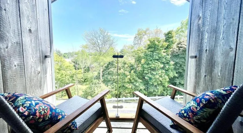 "Paddle" at Hills Meaford, Penthouse 3rd Floor Suite w Deck & Balcony - Image 1