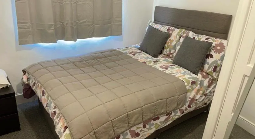Small room in Horfield 3 - Image 1