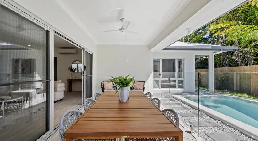 St Crispins Villa 2 with private heated Pool - Image 1
