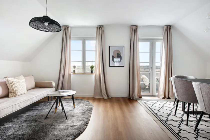 Charm 2 - Great 2-Bdr Apt with Shared Garden and Balcony - Image 1