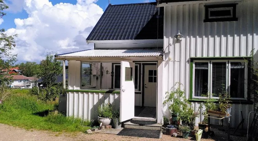 Lägenhet naturnära i Henån - Image 1