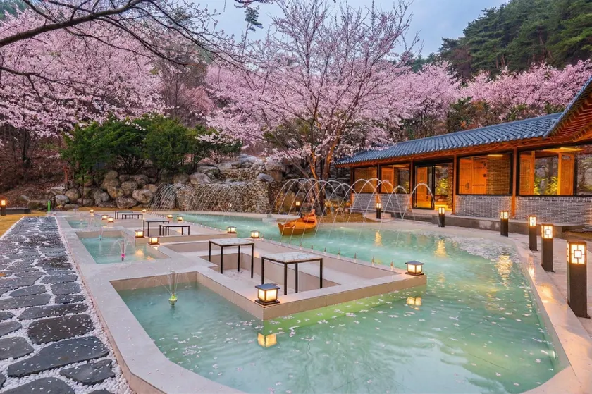 Yeonhwamoon Hotel Yangyang - Image 1