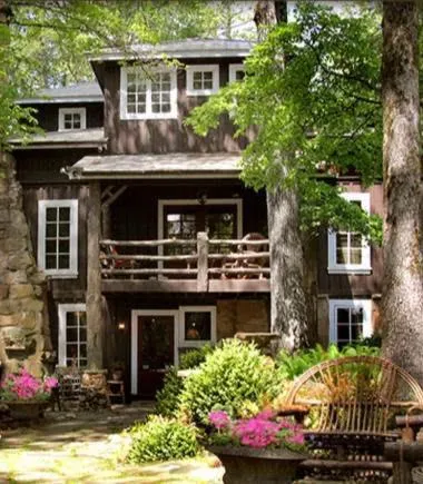 Lake Rabun Hotel - Image 1