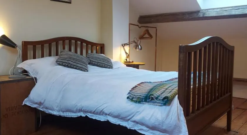Restful attic room in riverside spot - Image 1