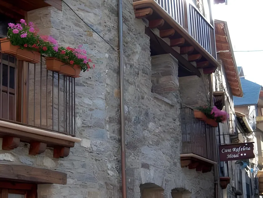 Casa Rafeleta Hotel - Image 1