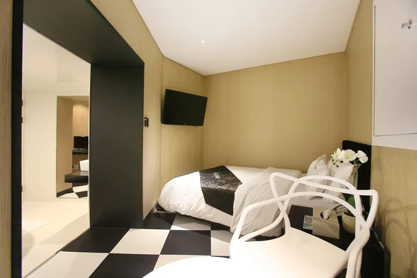 Cheonho Hotel Story - Image 1